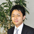 営業担当：阪口