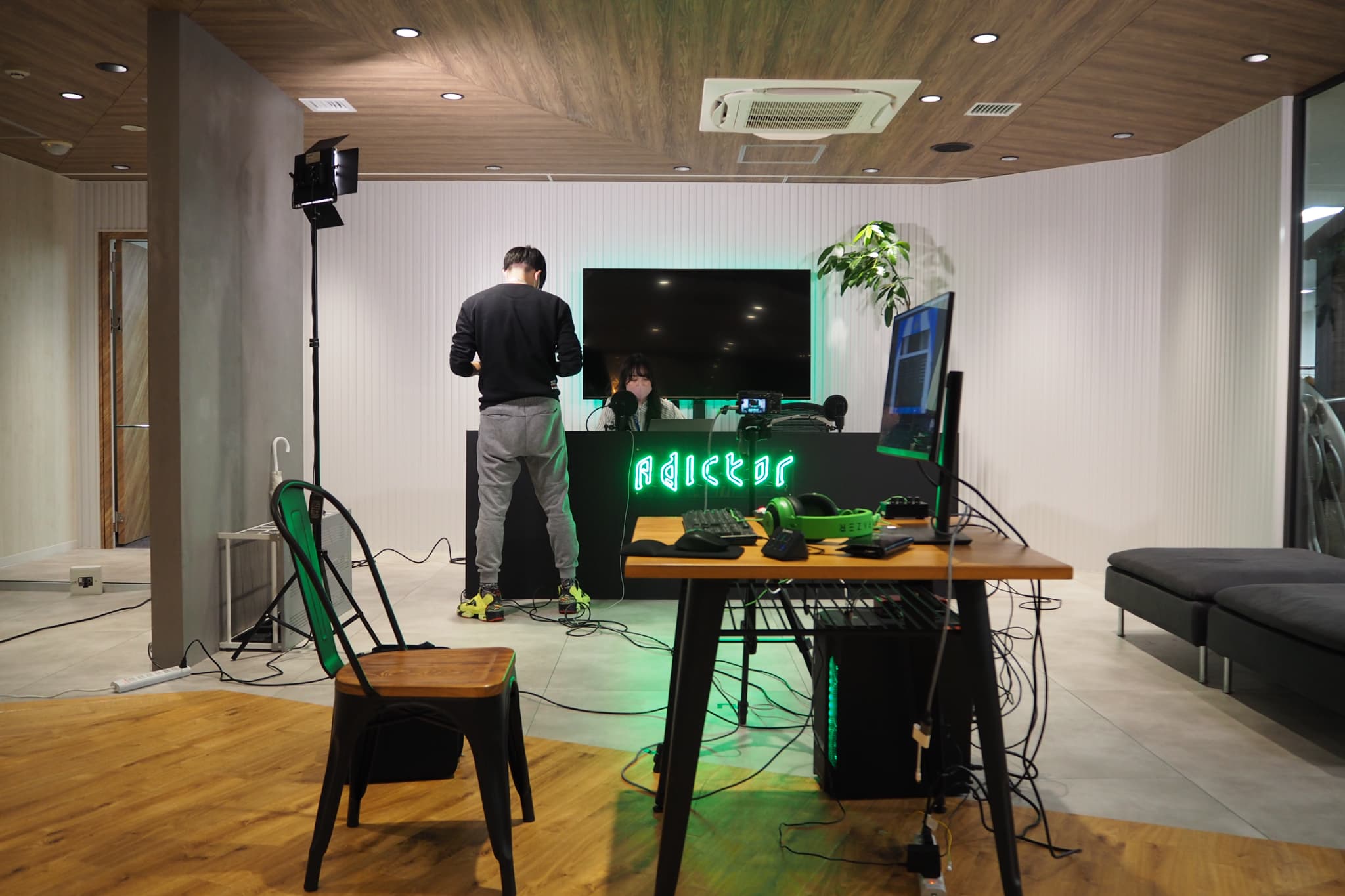 イベントスペースではeスポーツ事業「Adictor」での配信のリハーサルが行われていました