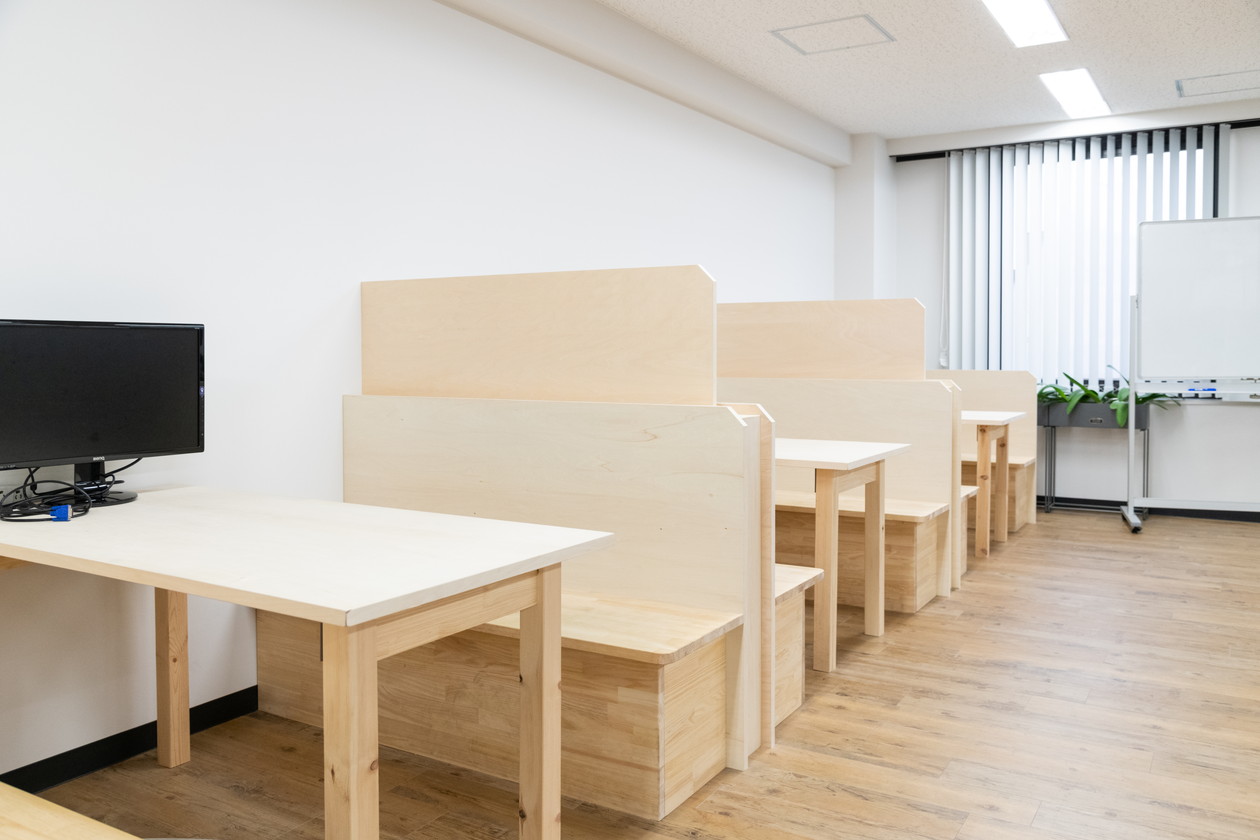 電子広告社_ファミレス席