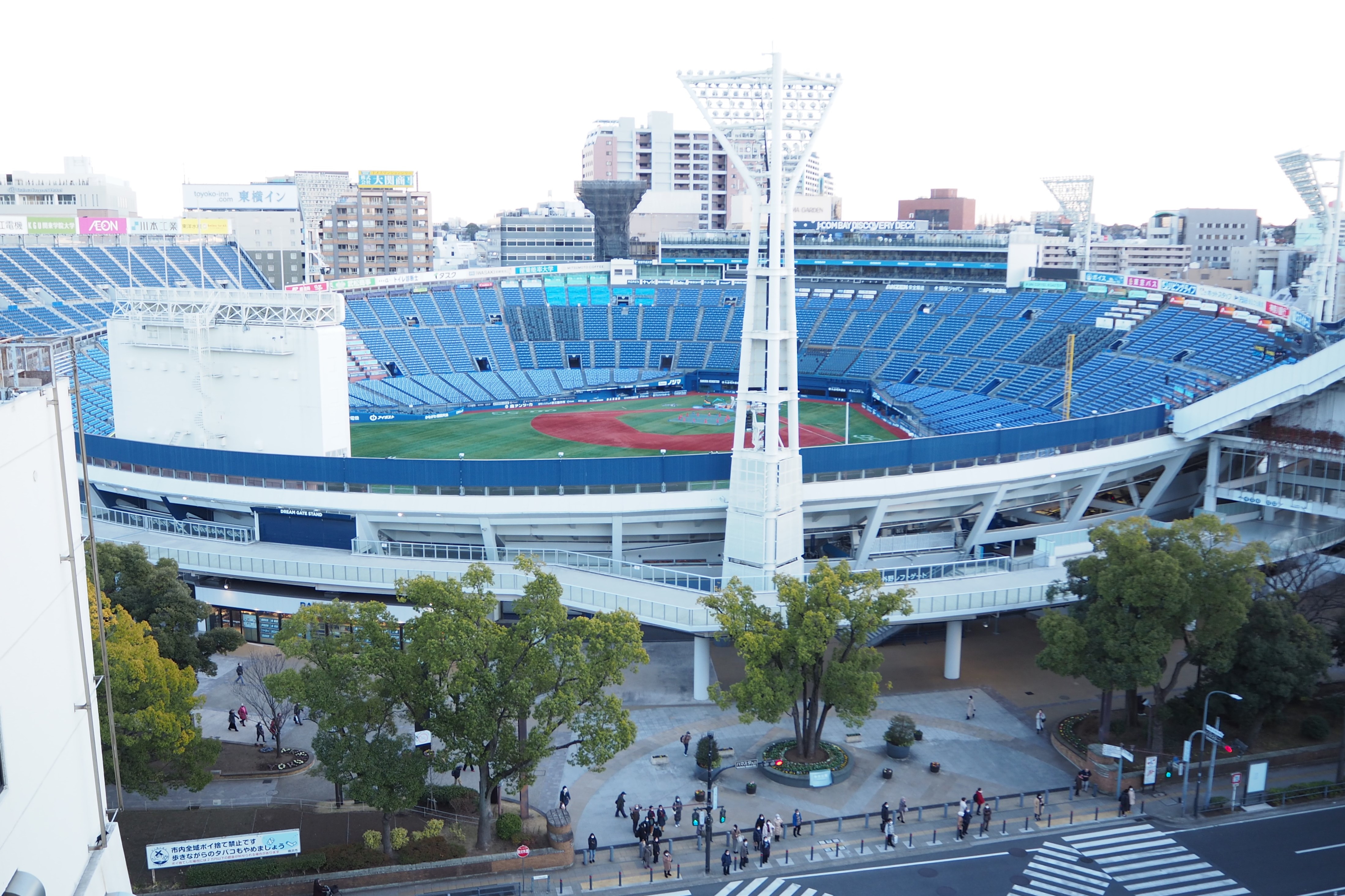 部屋から見える横浜スタジアム
