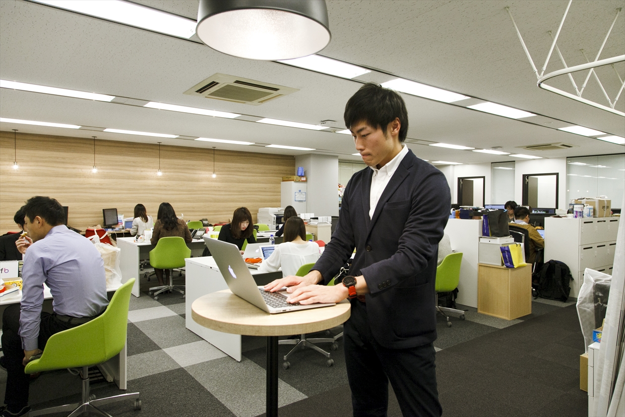 img_macbee-planet_スタンディングテーブル