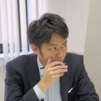 営業担当：阪口