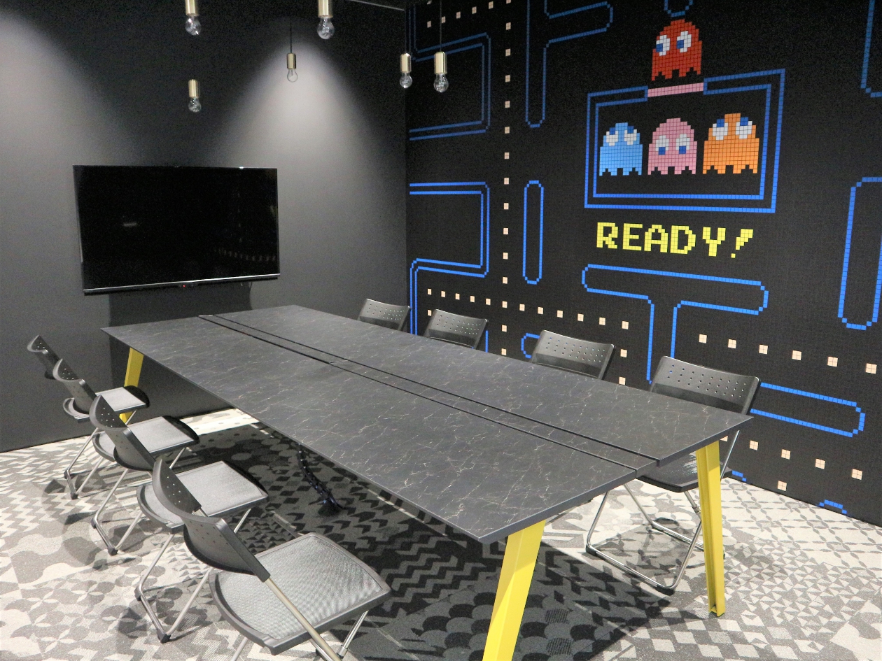 バンダイナムコアミューズメントオフィス移転_オフィスエリア(会議室)_1