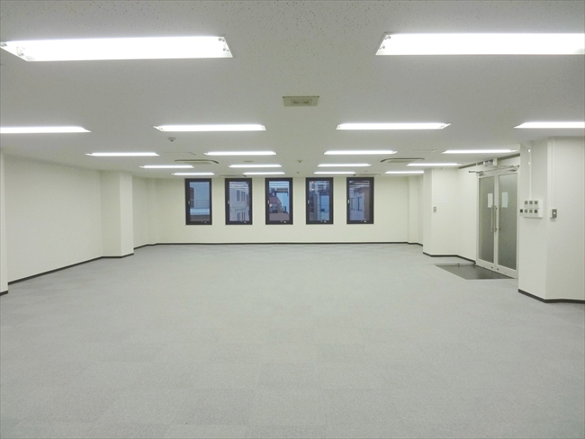 約50坪・天井高2,400mmのオフィス
