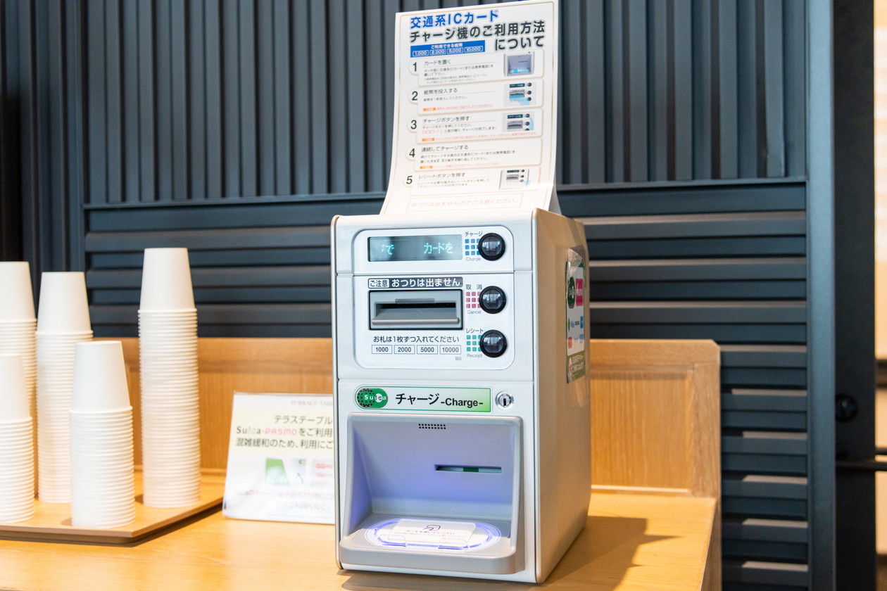 テラススクエア_フードコート_チャージ機