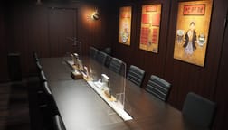 【麺屋武蔵】「働かされる」から「自ら働く」へ。テストキッチン直結、ラーメン店の上に宿る、自律と挑戦の精神