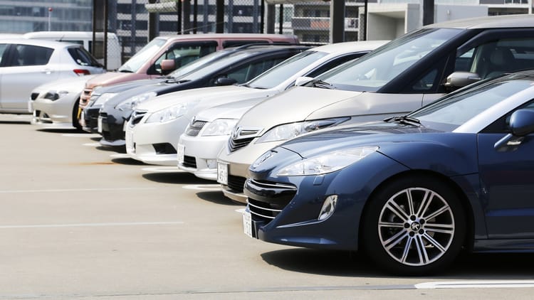 平置き駐車場と機械式駐車場、どちらが良い？それぞれのメリット・デメリットと、オフィスを借りる際に注意したいポイントを解説