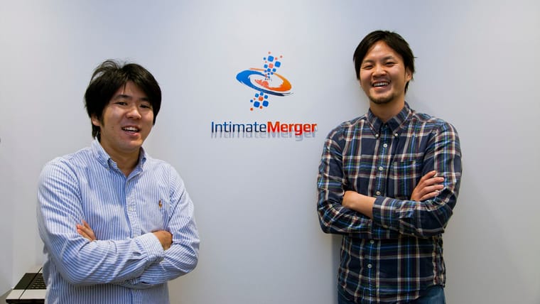 【インティメート・マージャー】整然としたシンプルなオフィス